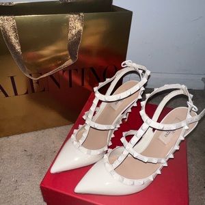Valentino Garavani Rockstud Heels Patent Leather/Cream color/WhiteRockstud Pumps